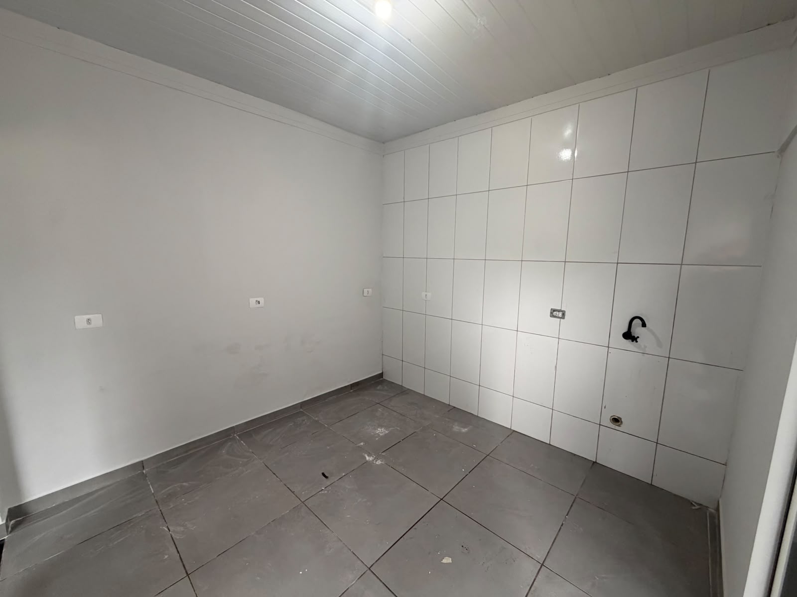 Kitnet com 1 Quarto e 30 m² na Vila Christino - Maringá/PR