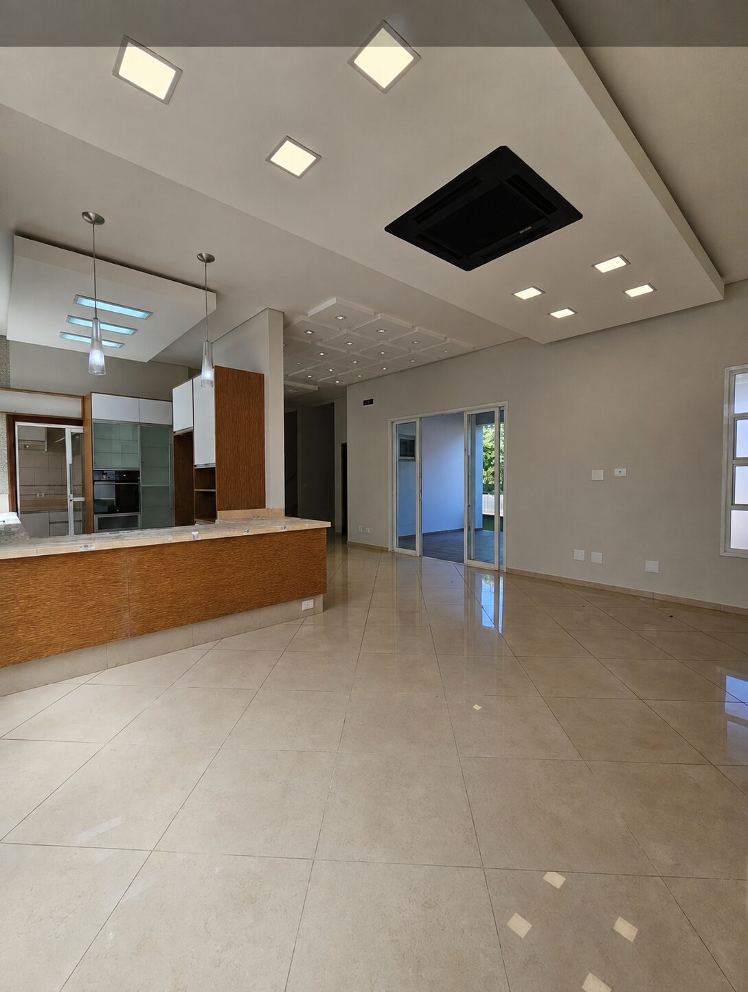 Sobrado com 3 Quartos, 218 m² e 2 Vagas na Zona 06 - Maringá/PR