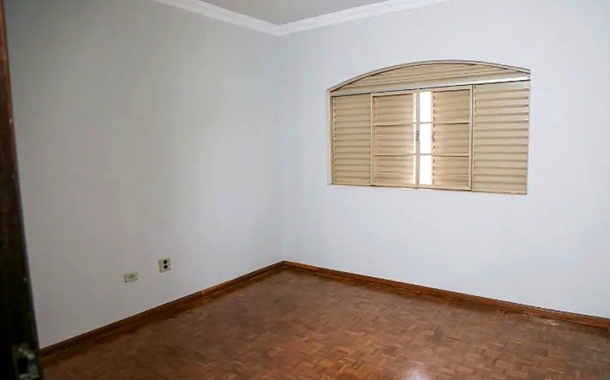 Apartamento Sobreloja para Locação com 3 Quartos, Suíte, Sacada e 2 Vagas