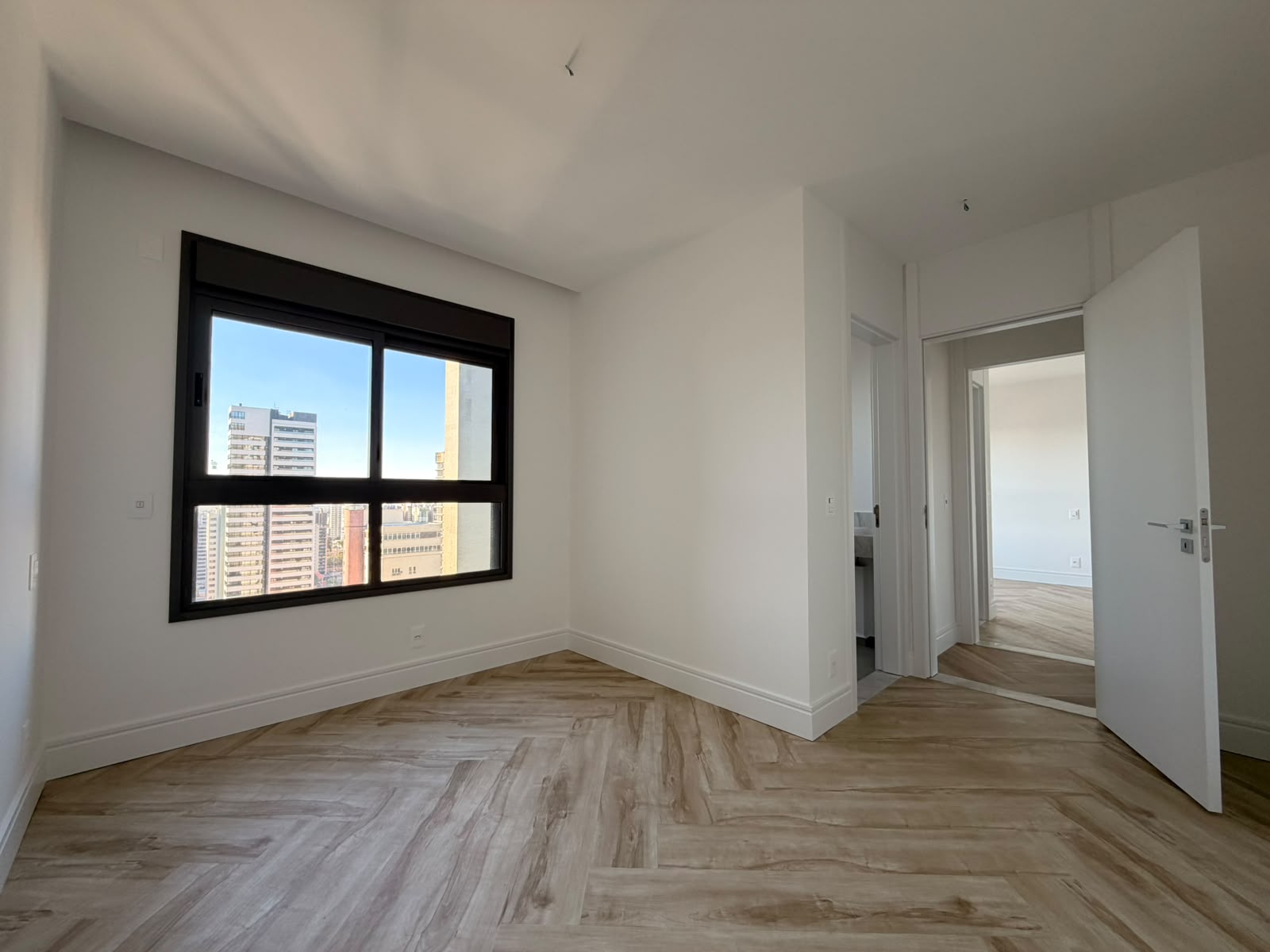 Apartamento com 3 Quartos, 179 m² e 3 Vagas - Zona 01, Maringá/PR