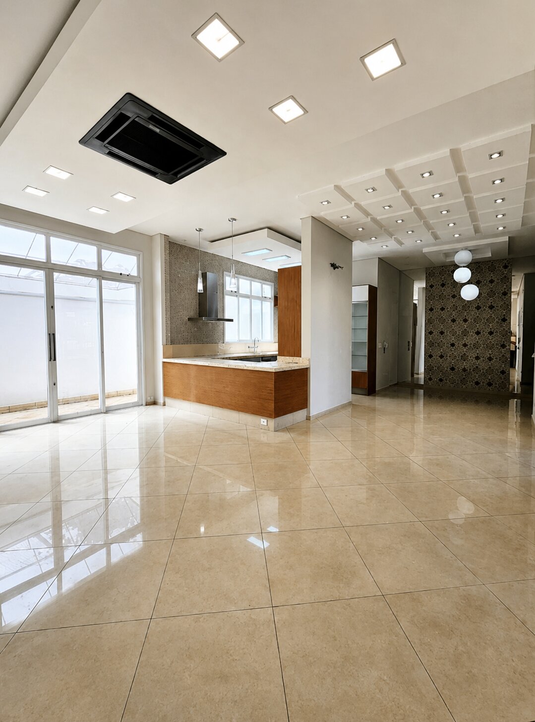 Sobrado com 3 Quartos, 218 m² e 2 Vagas na Zona 06 - Maringá/PR