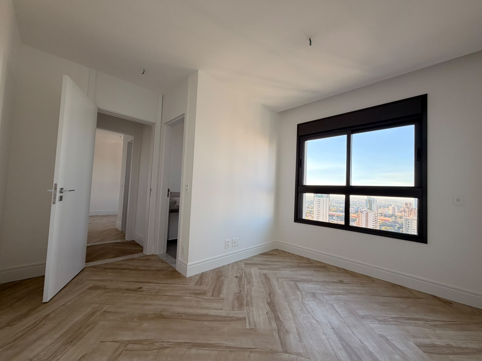 Apartamento com 3 Quartos, 179 m² e 3 Vagas - Zona 01, Maringá/PR