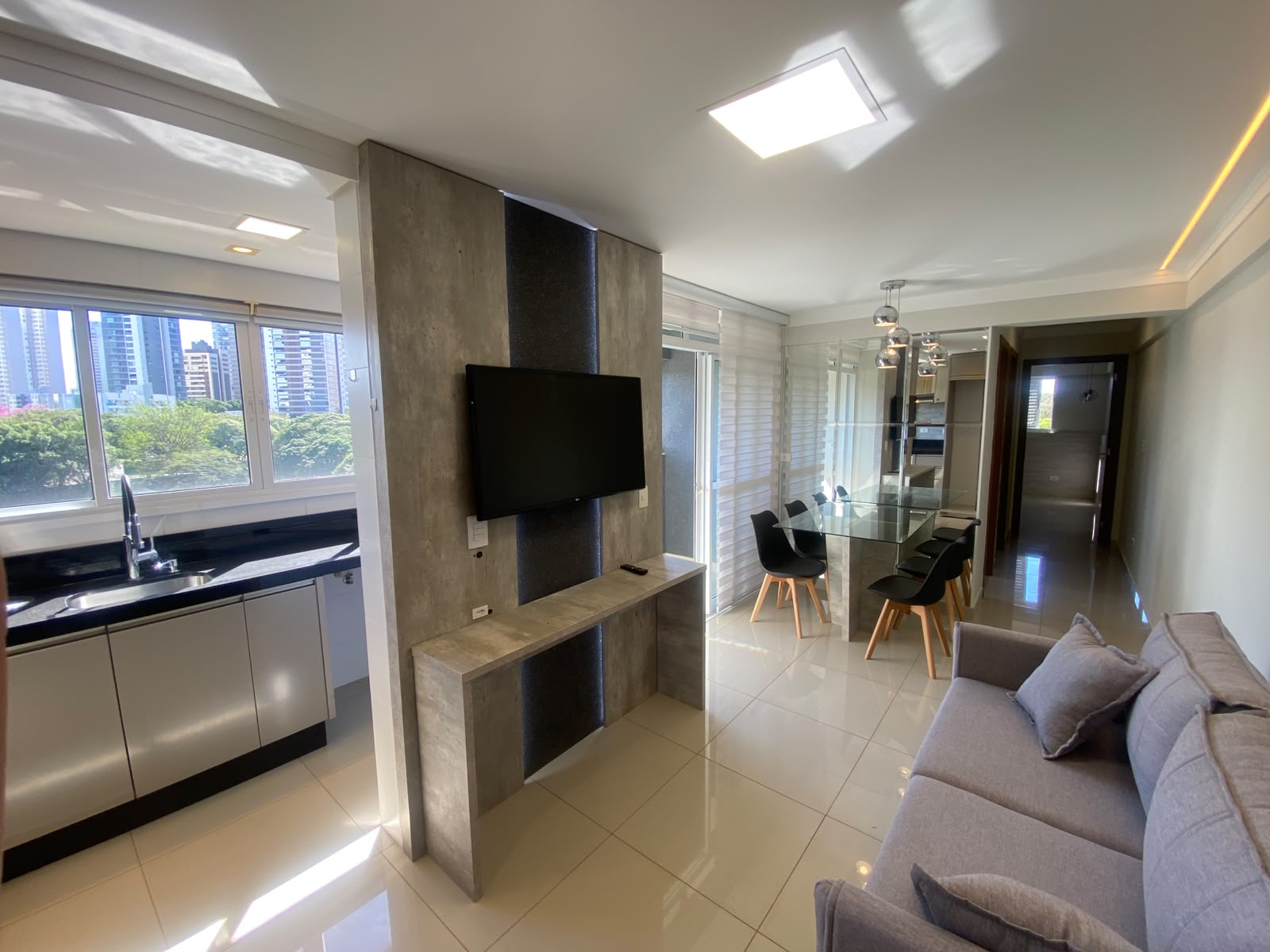 Apartamento para alugar, 80 m² por R$ 3.700,00/mês - Zona 08 - Maringá/PR