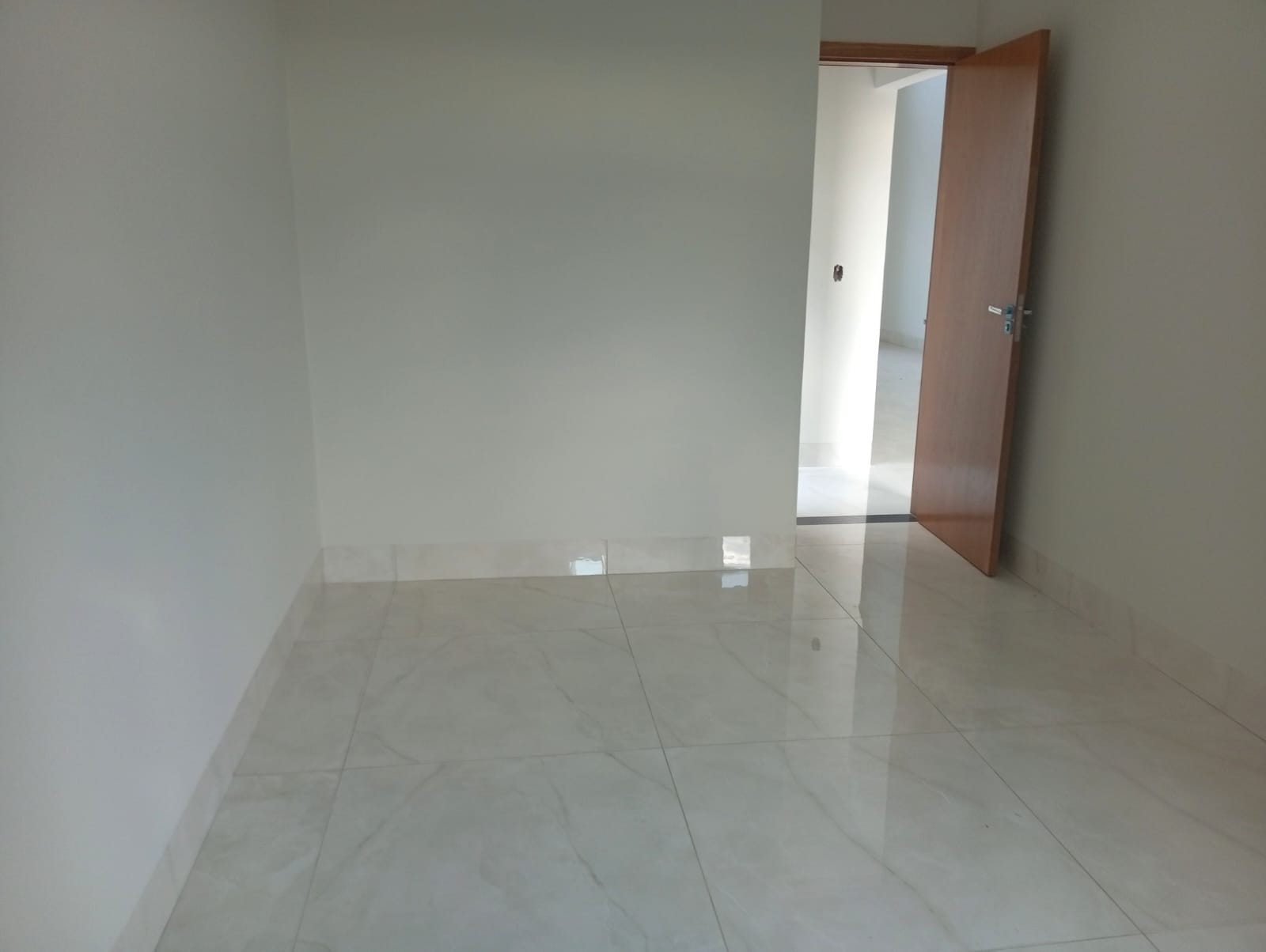 *Sua casa nova em Sarandi: suíte, churrasqueira e jardim de inverno!*