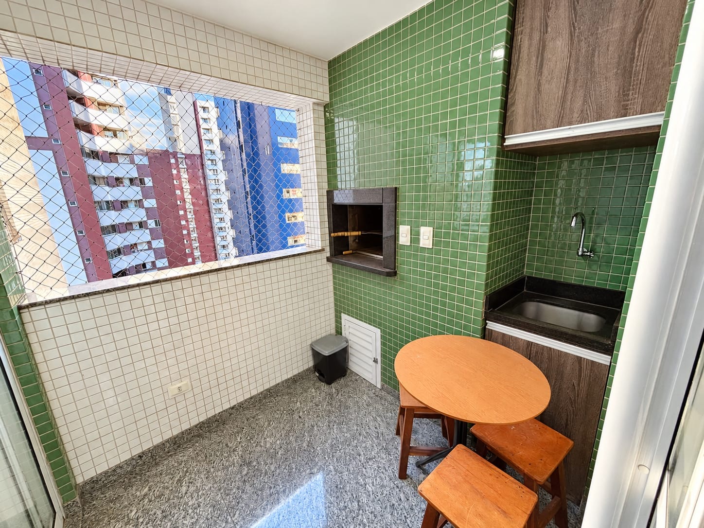 Excelente apartamento com 3 Quartos e 78m² para alugar na Zona 01 - Maringá/PR