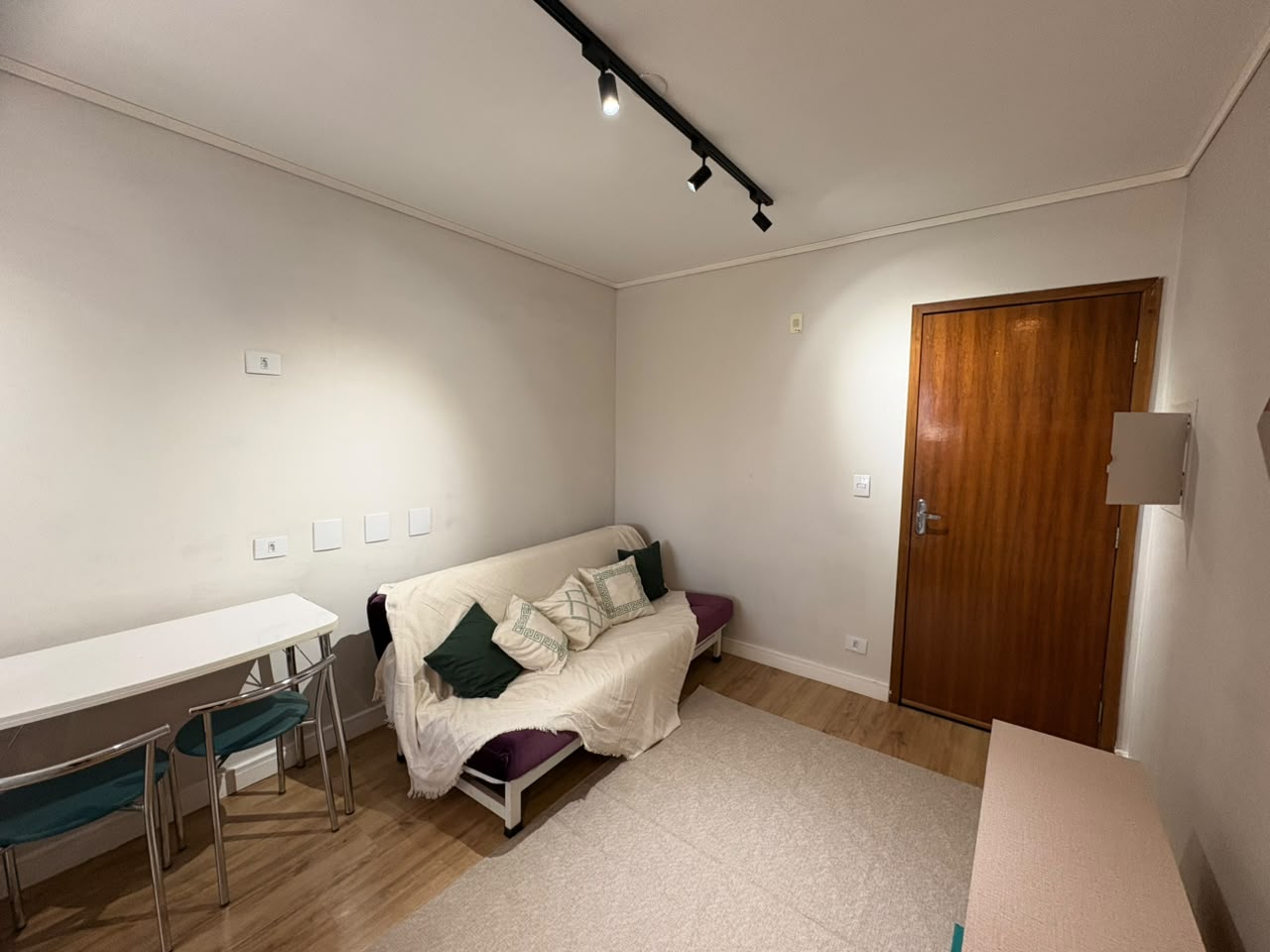Apartamento Mobiliado para Locação Próximo à Unicesumar em Maringá/PR