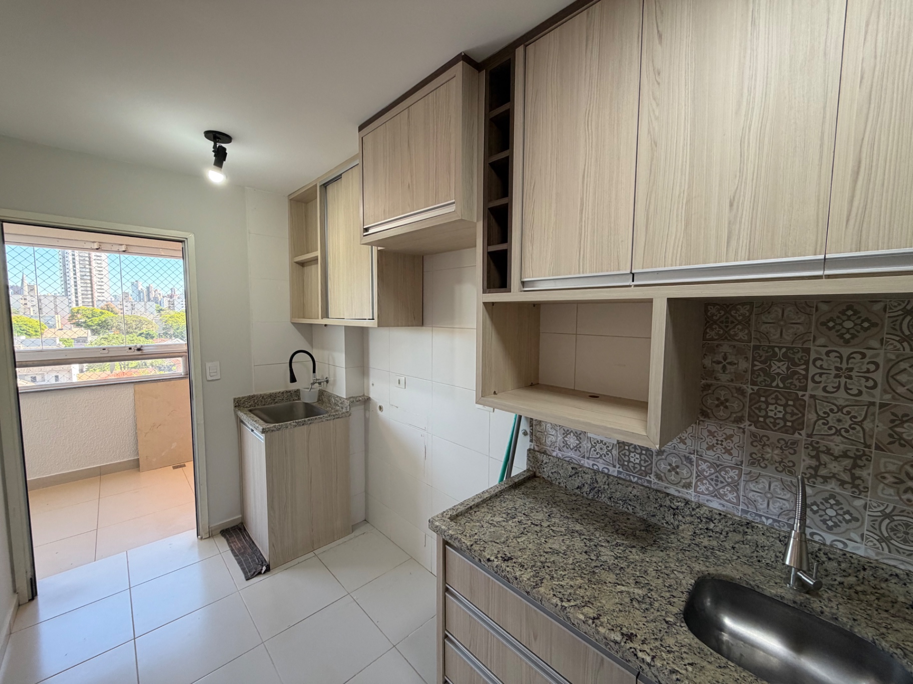Apartamento com 3 Quartos e 80 m² na Zona 02 em Maringá/PR - 2 Vagas