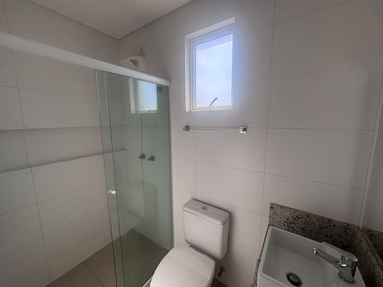 Apartamento com 3 Quartos e 2 Vagas, 74 m² na Zona 07 - Maringá/PR