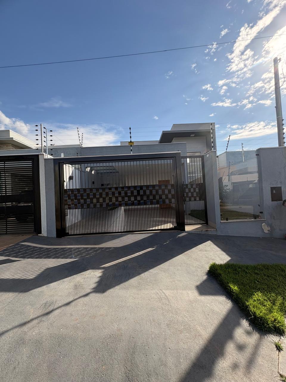 Casa para Venda com 1 suíte + 2 quartos  em Maringá-Pr
