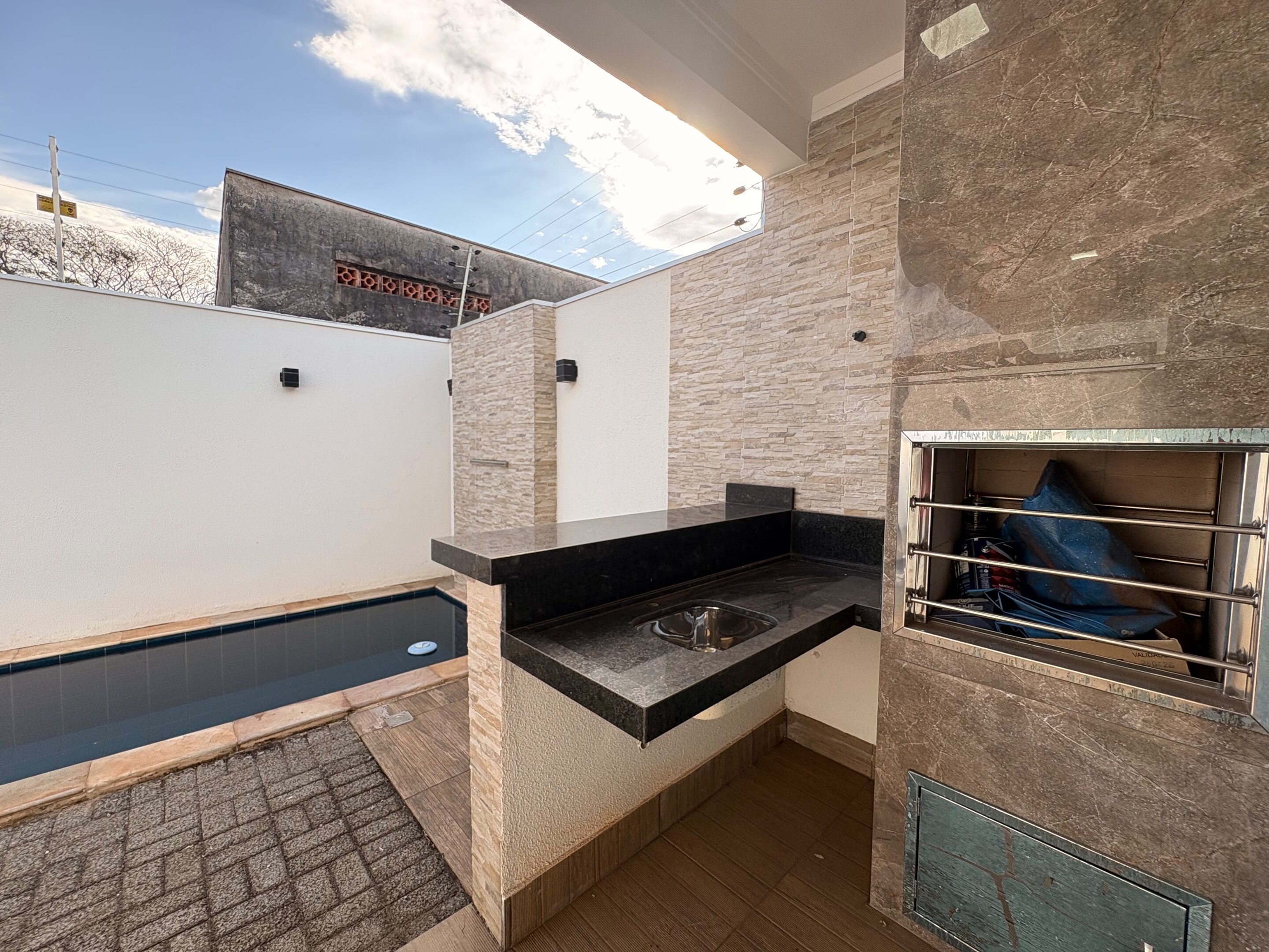 Casa para Venda com 1 suíte + 2 quartos  em Maringá-Pr
