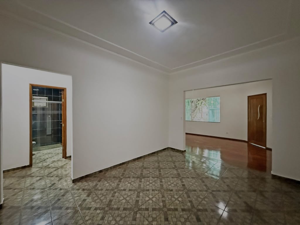 🏡 CASA PARA LOCAÇÃO | 1 SUÍTE + 2 QUARTOS, CHURRASQUEIRA E 3 VAGAS NA VILA ESPERANÇA ✨