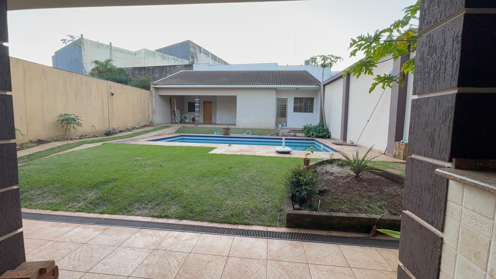 Sobrado de Alto Padrão com Piscina, Sauna,  edícula, 4 Suítes e Área de Lazer Completa