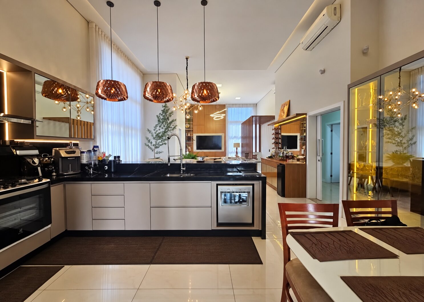 Casa com 3 Quartos, 276 m² à Venda no Jardim São Conrado - Maringá/PR