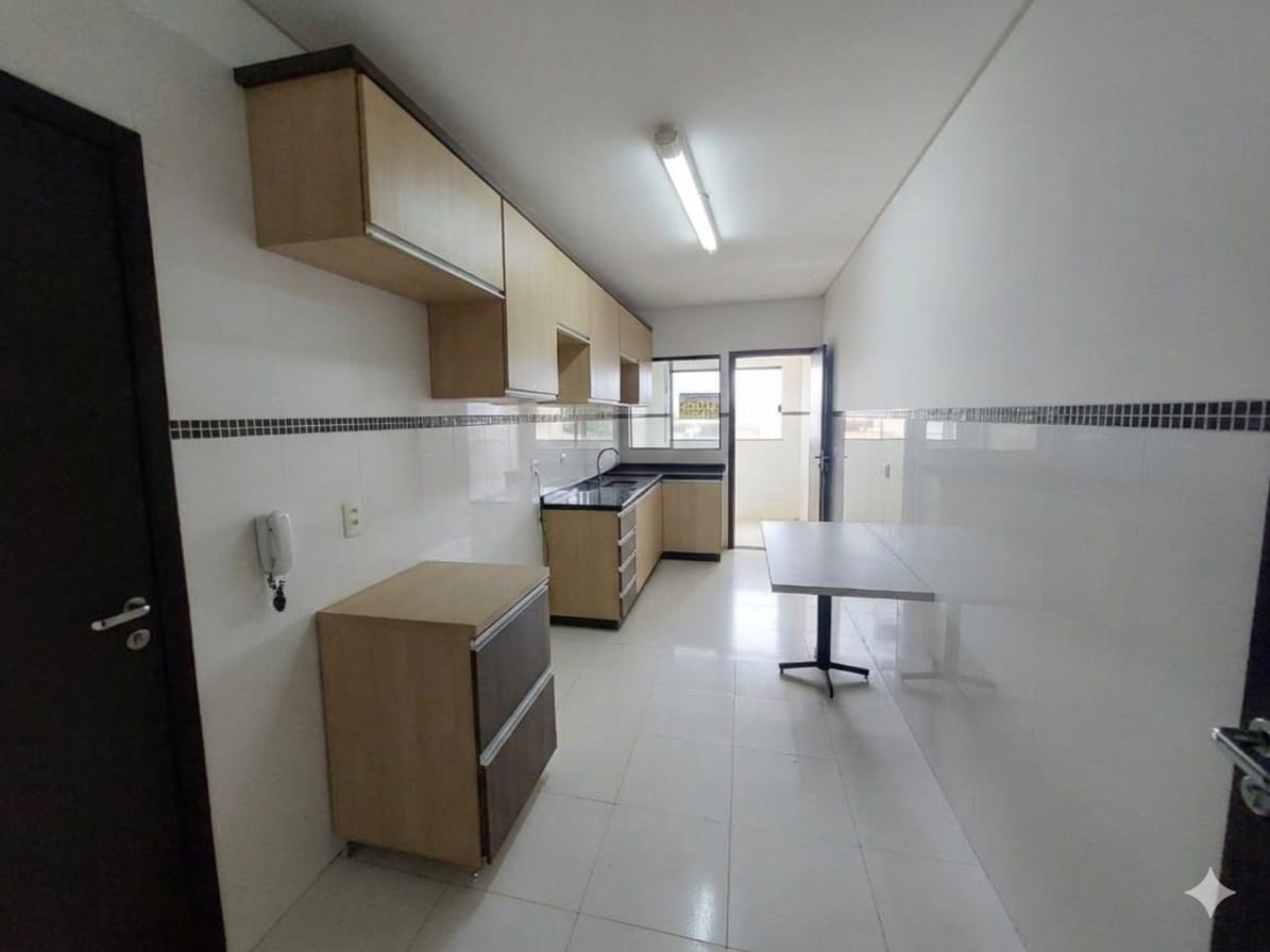 Apartamento de 110 m² com 2 Quartos, 1 Suíte e Sacada no Jardim Universo — Maringá/PR