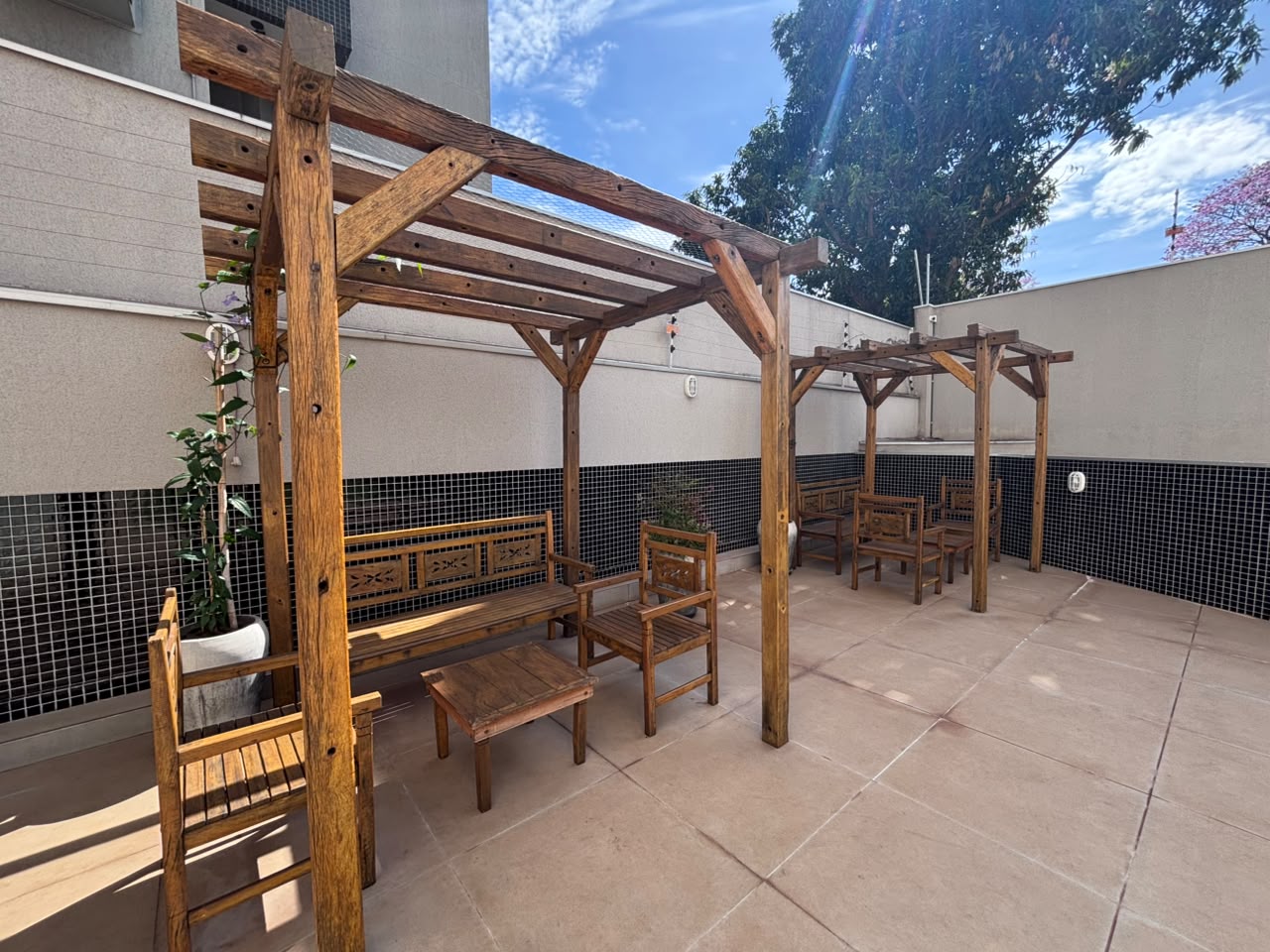 Apartamento com 2 Quartos e 48m² na Zona 03 - Maringá/PR