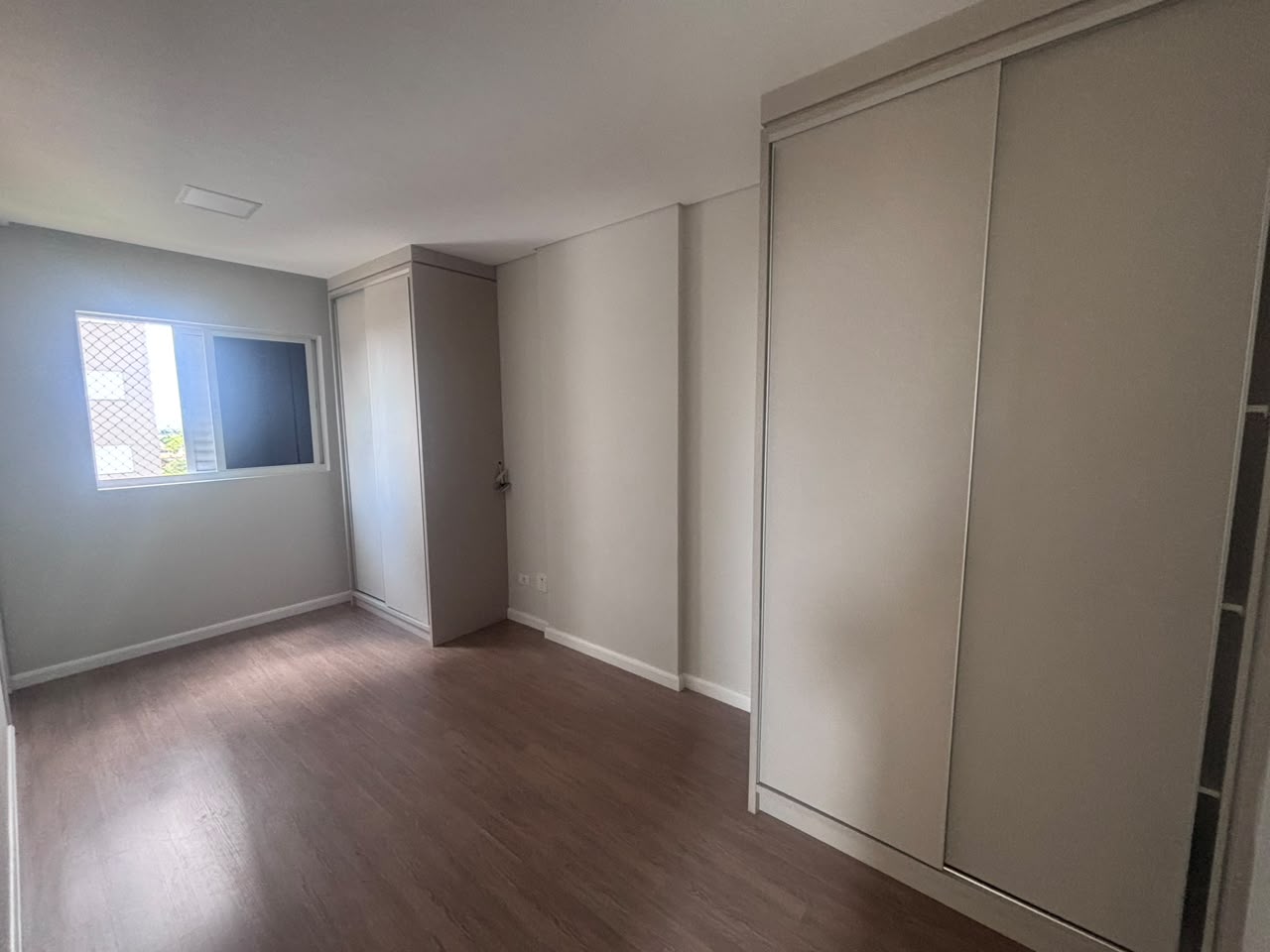 Apartamento com 3 Quartos e 2 Vagas, 74 m² na Zona 07 - Maringá/PR