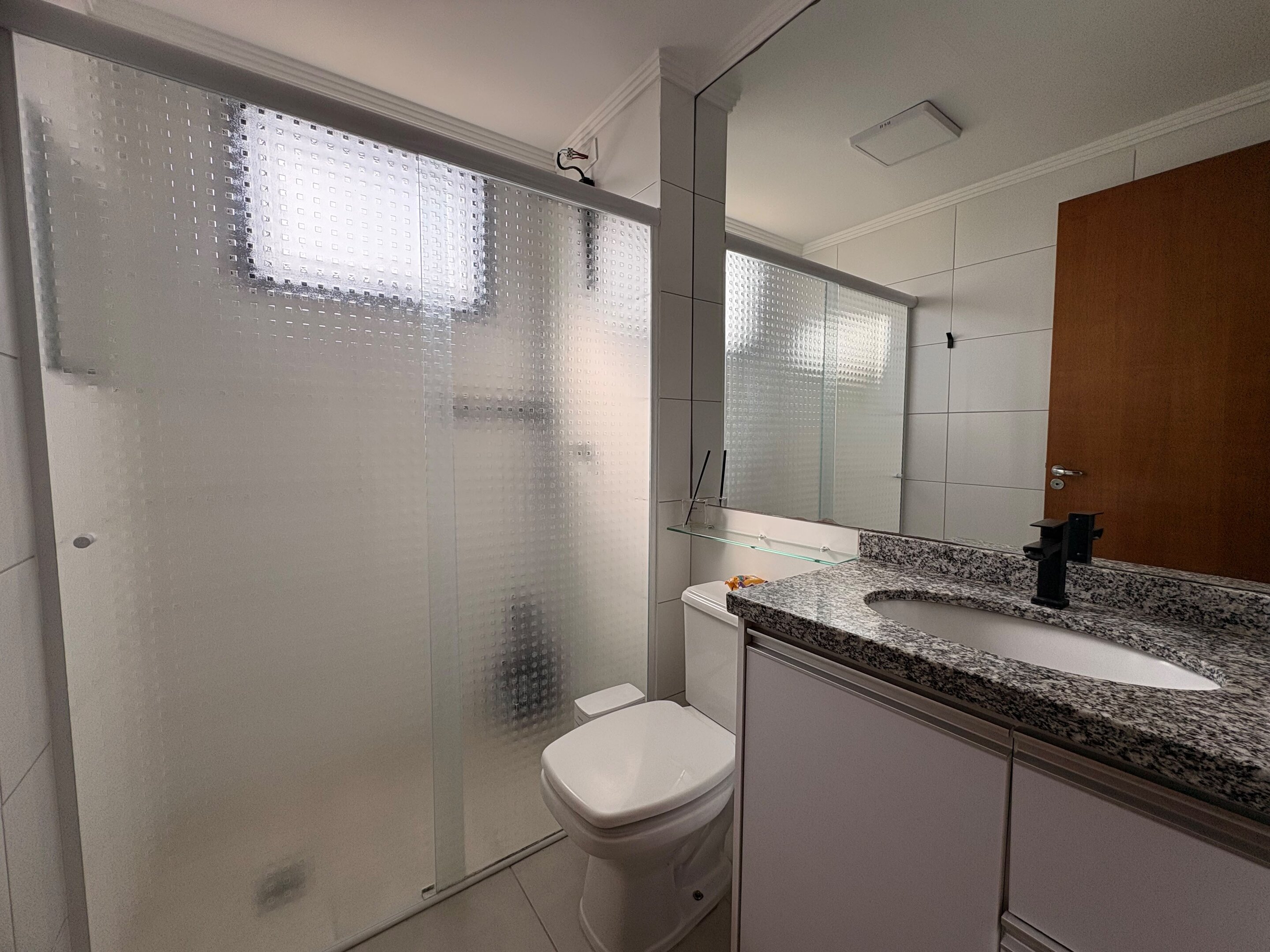 Apartamento Mobiliado para Locação com Suíte, Escritório, Sacada e Garagem Coberta