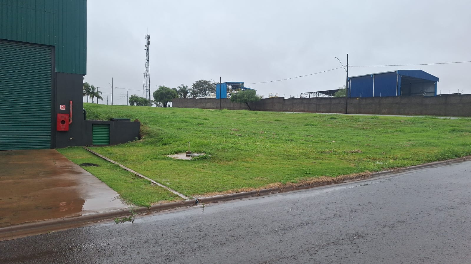 TERRENO DE 1.270 m² — ALPHA EMPRESARIAL