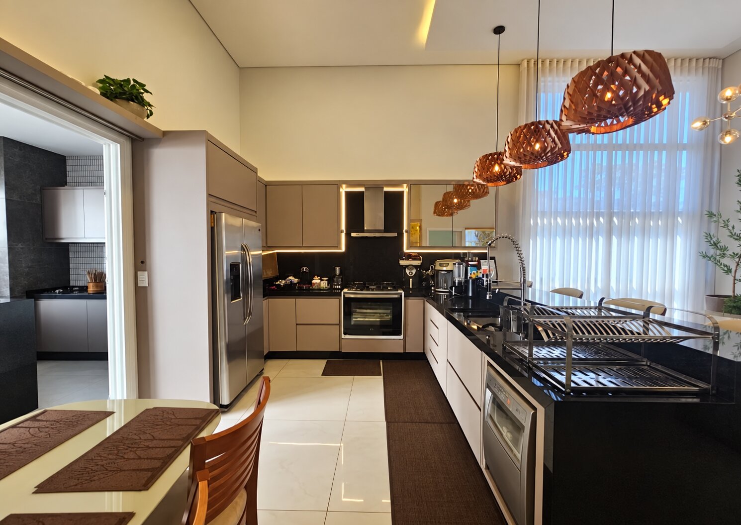 Casa com 3 Quartos, 276 m² à Venda no Jardim São Conrado - Maringá/PR