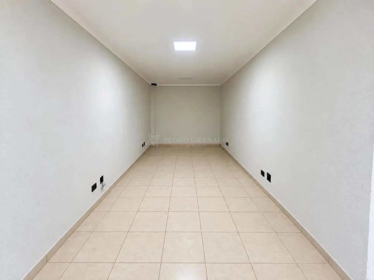 **Excelente Oportunidade Comercial – Salão de 195 m² com Mezanino Próximo à Av. Mandacaru**