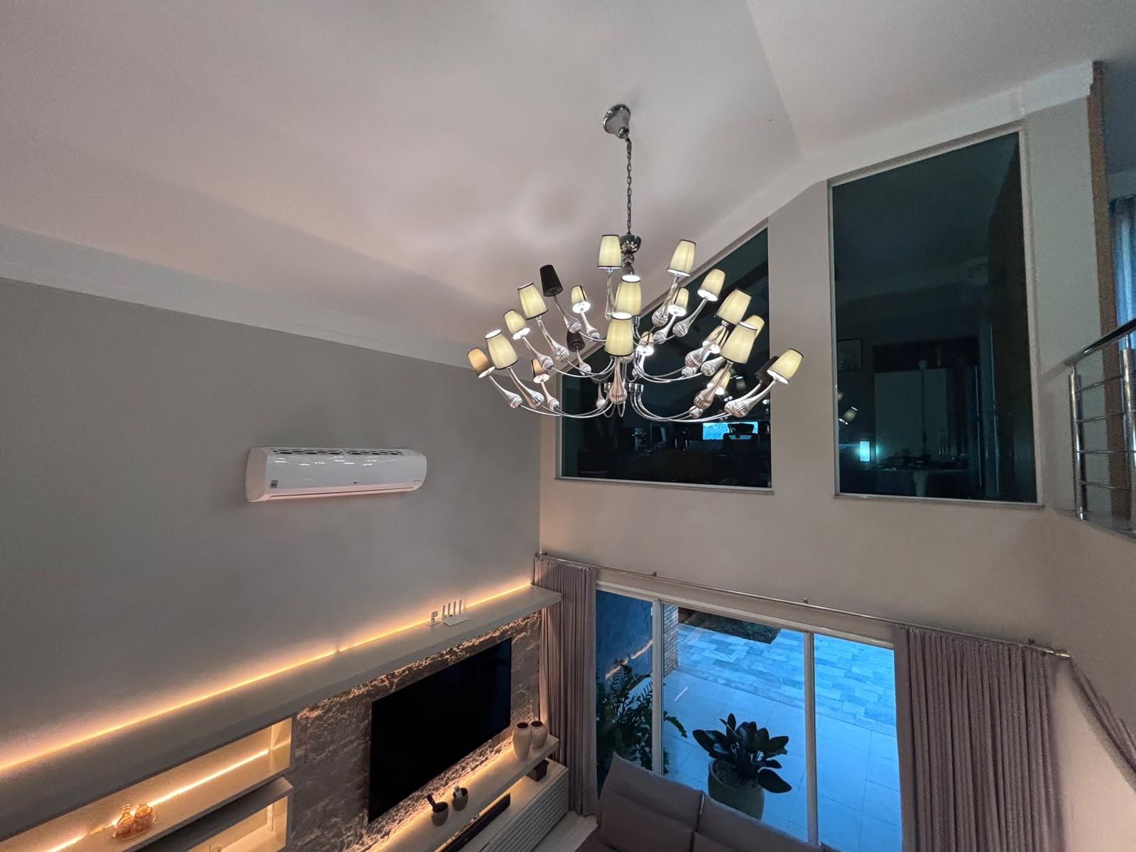 Casa em Condomínio com 4 Suítes, 400m² - Zona 08, Maringá/PR