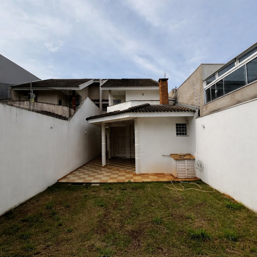🏡 Sobrado com suíte, espaço gourmet e quintal no Jardim Higienópolis — R$ 3.900/mês