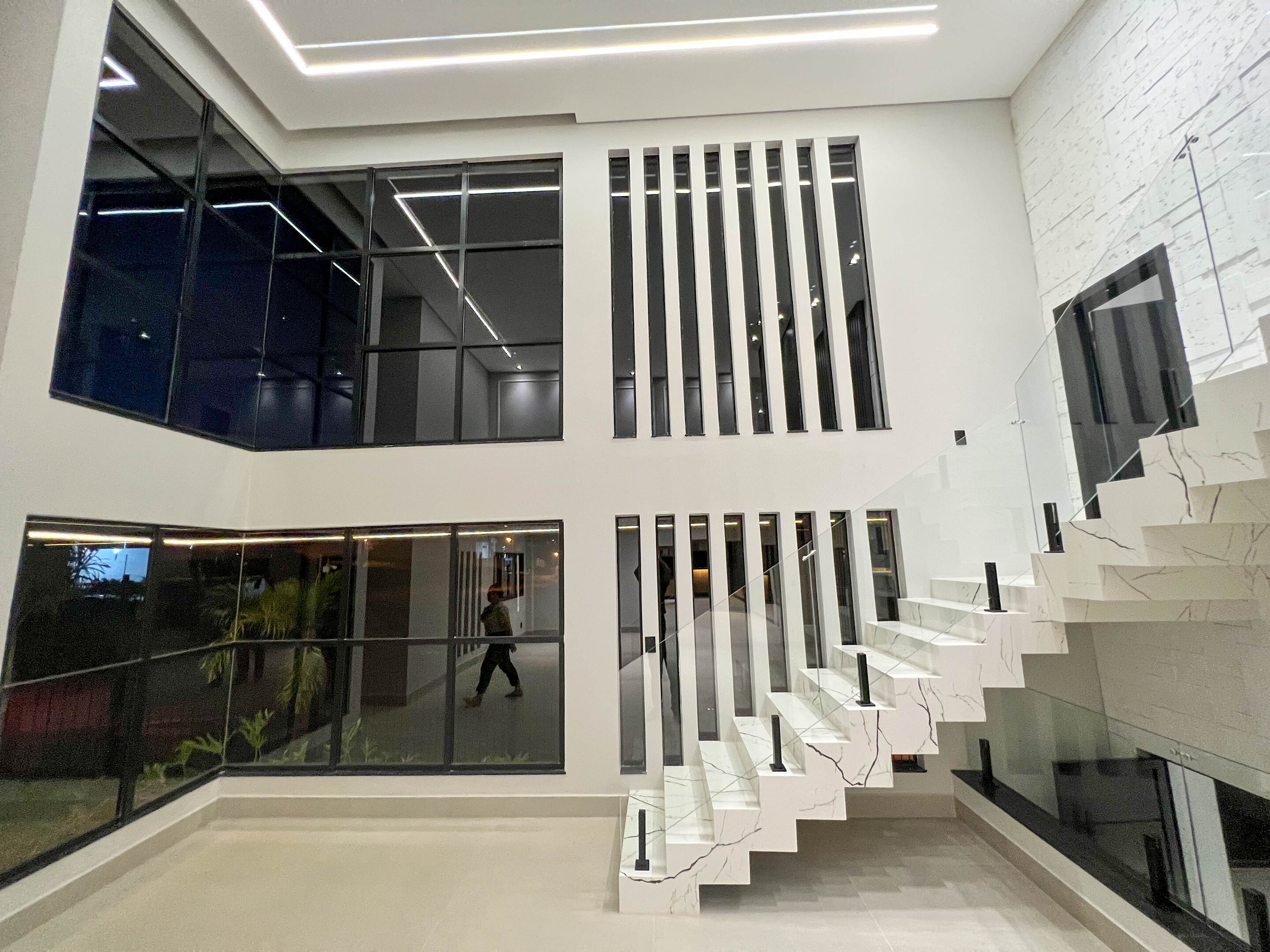 CASA DE ALTO PADRÃO 4 Quartos, 420 m² - JARDIM DAS NAÇÕES, Maringá/PR