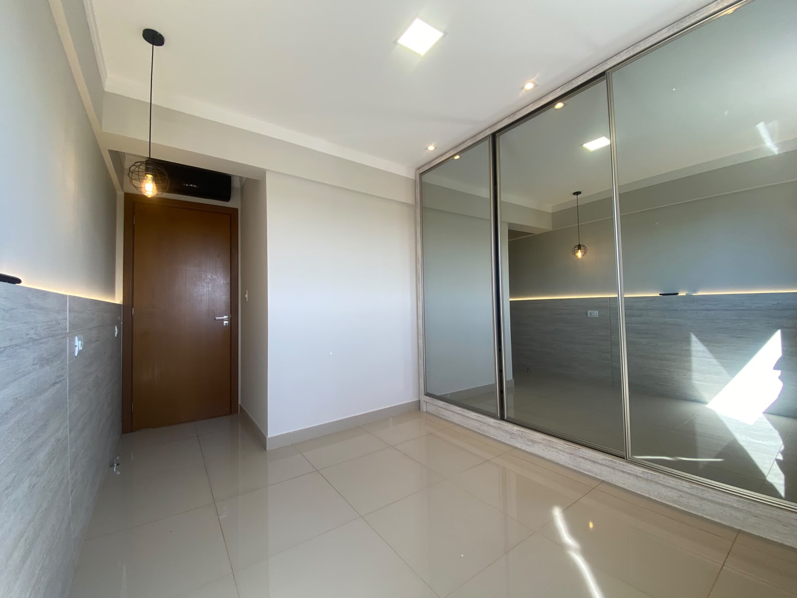 Apartamento para alugar, 80 m² por R$ 3.700,00/mês - Zona 08 - Maringá/PR