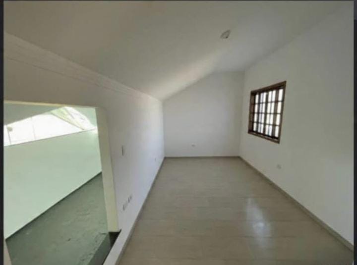 Mais espaço para sua família: casa com 4 quartos e piscina para alugar por R$ 5 mil
