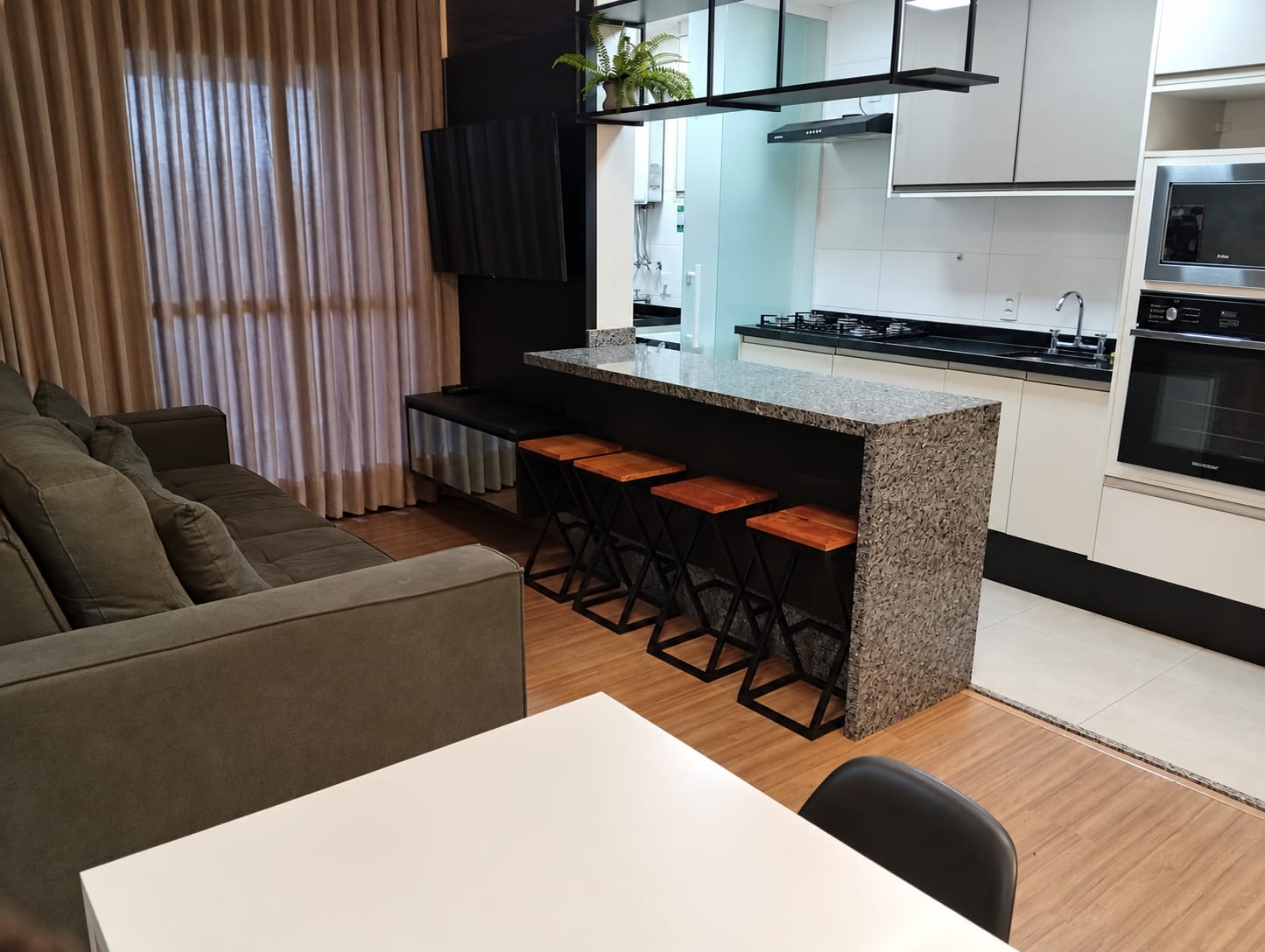 **Studio mobiliado no Connect Studios: conforto, praticidade e lazer completo!**