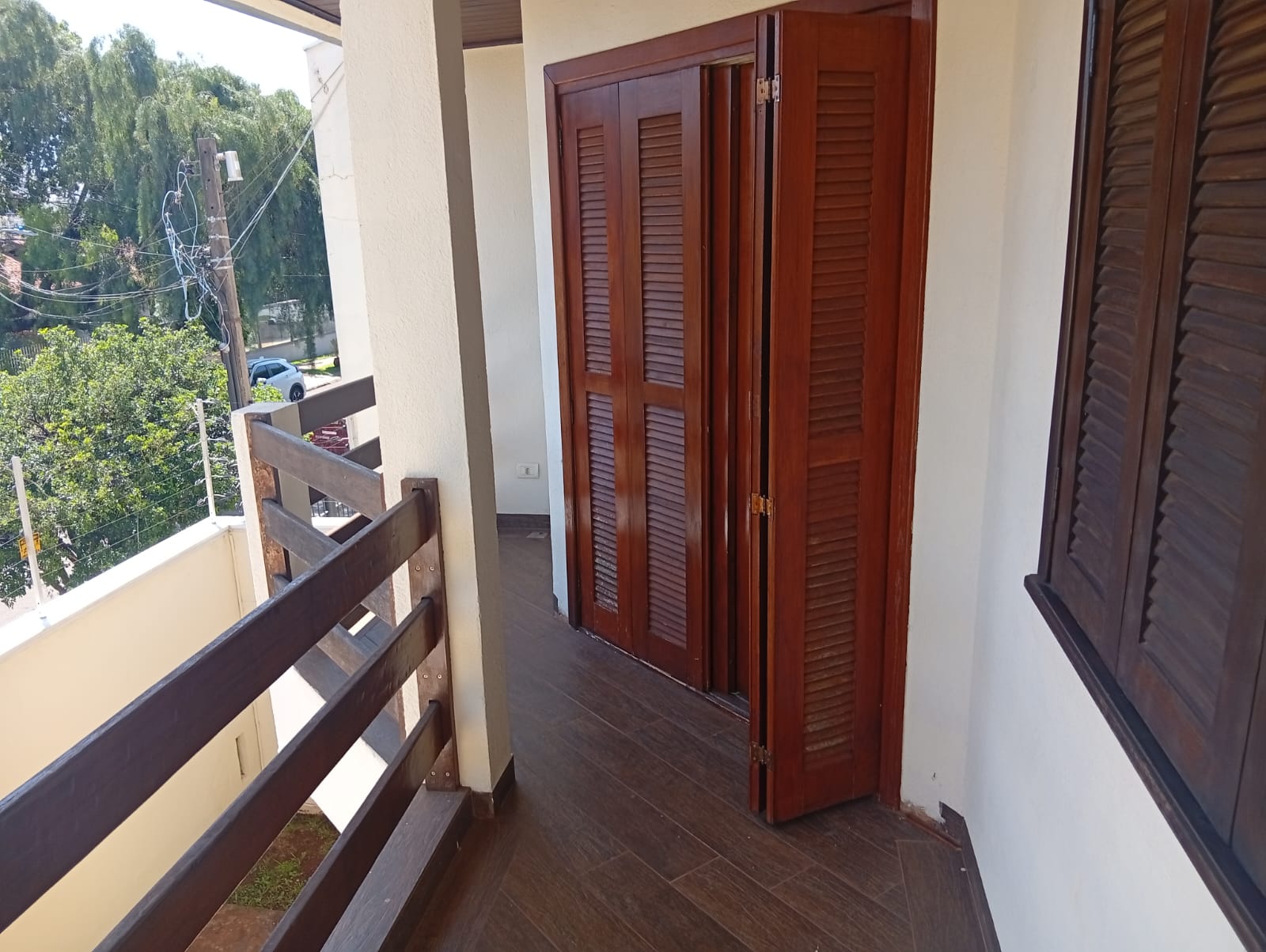 Sobrado com 4 Quartos, Suíte e Piscina para Locação no Jardim Iguaçu – Maringá