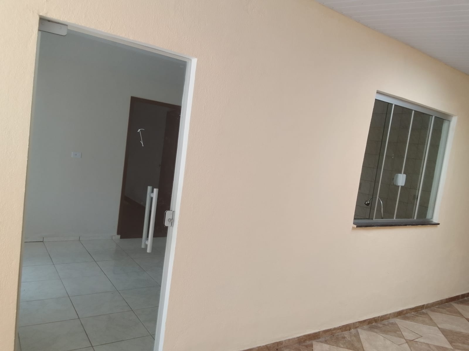 Por R$ 2.100 por mês, sua família pode ter 153 m², suíte e espaço para até 3 carros em Sarandi.