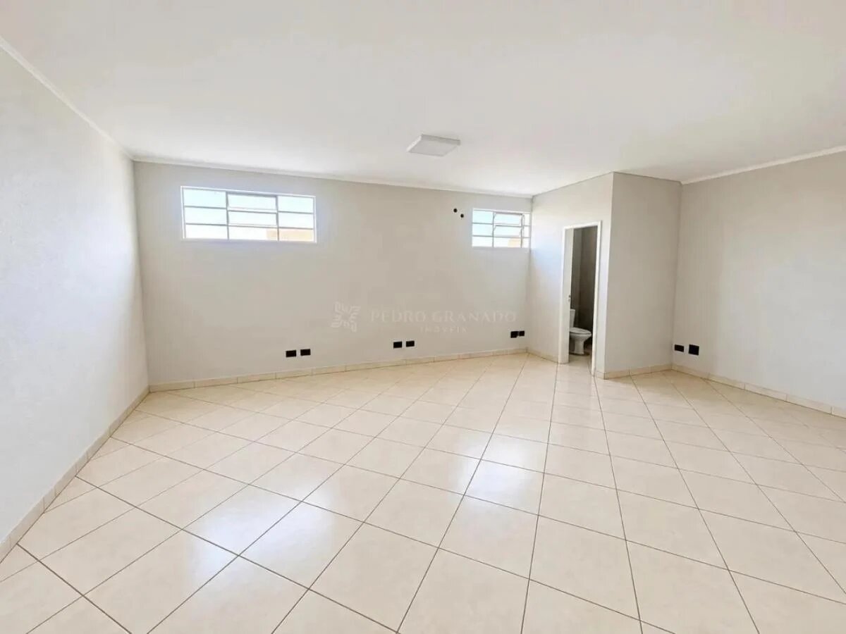 **Excelente Oportunidade Comercial – Salão de 195 m² com Mezanino Próximo à Av. Mandacaru**