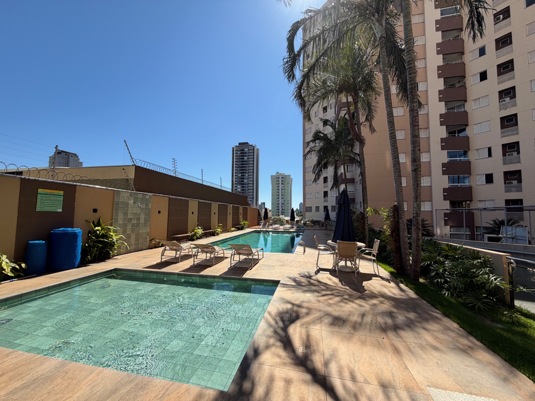 Apartamento com 3 Quartos e 80 m² na Zona 02 em Maringá/PR - 2 Vagas