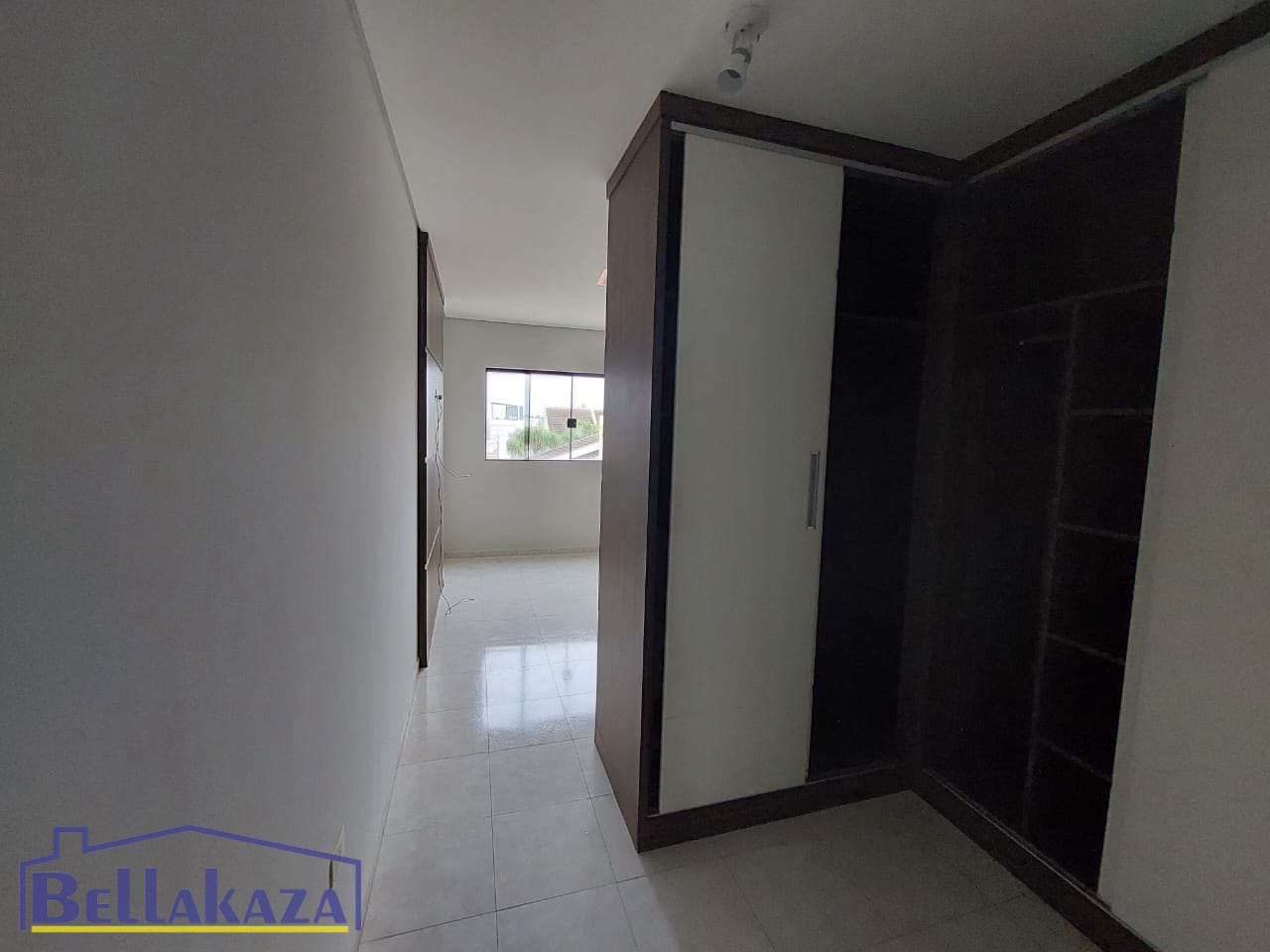 Apartamento de 110 m² com 2 Quartos, 1 Suíte e Sacada no Jardim Universo — Maringá/PR