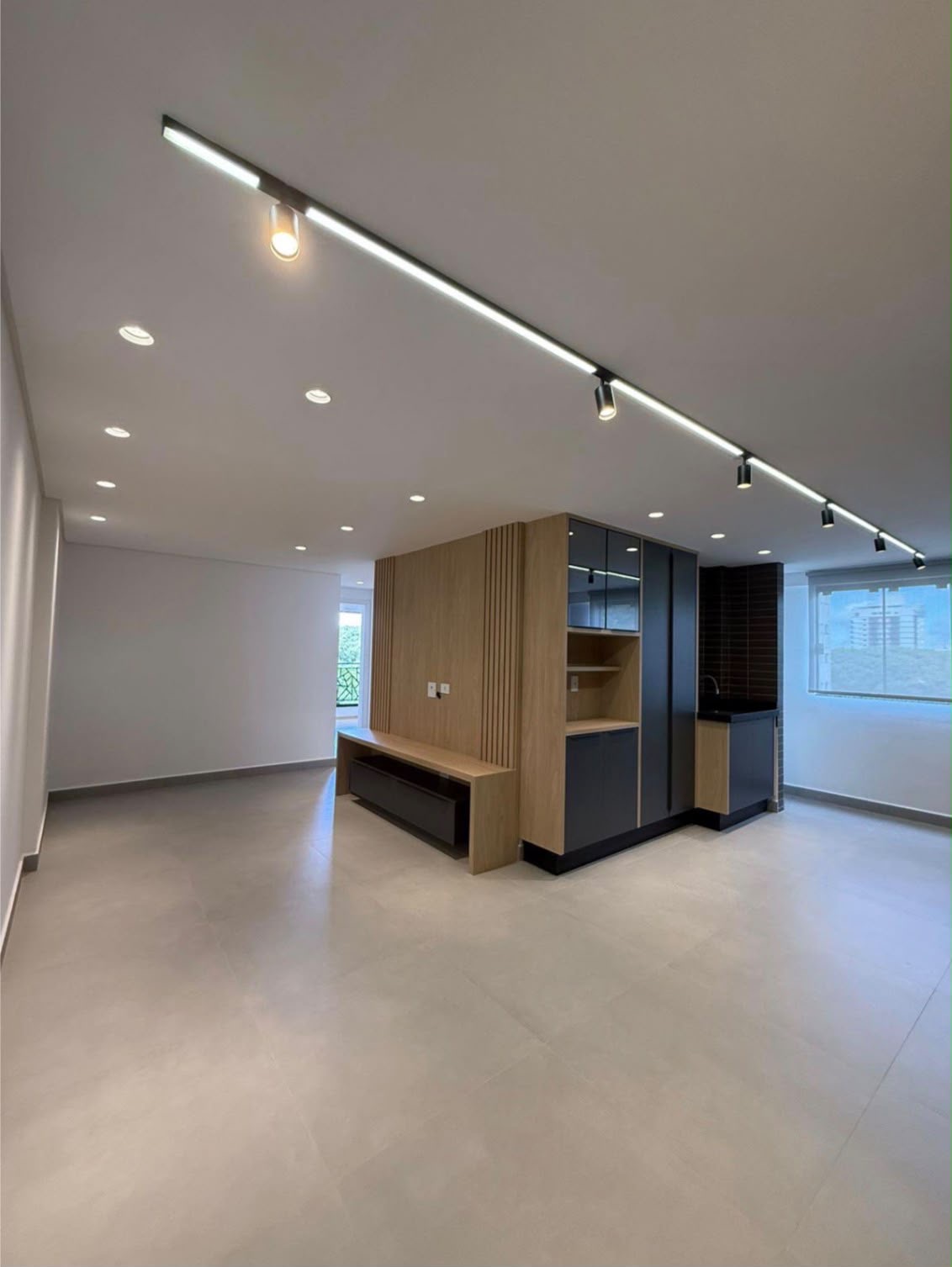 Apartamento com 2 Quartos e 70 m² na Zona 07 - Maringá/PR