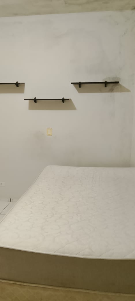 Apartamento  com 1 quarto e sacada em Maringá
