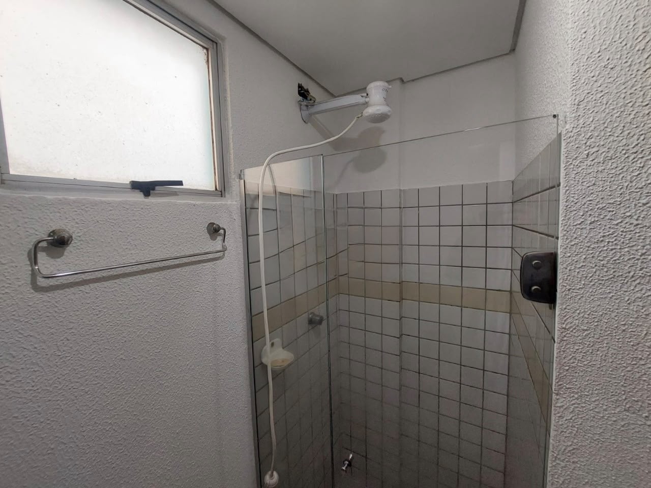 Kitnet com 1 Quarto e 1 Vaga de Garagem, 27 m² - Zona 7, Maringá/PR