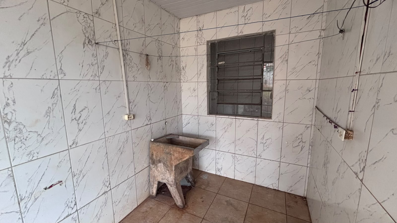 Casa à Venda com 2 Quartos, 80m² - Parque Residencial Tuiuti - Maringá/PR