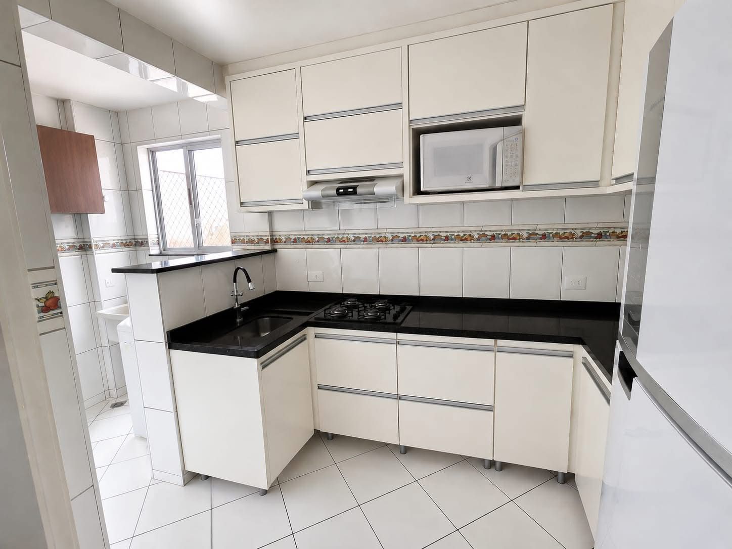 Apartamento Mobiliado para Locação com 3 Quartos no Residencial Vitória Régia – Maringá/PR