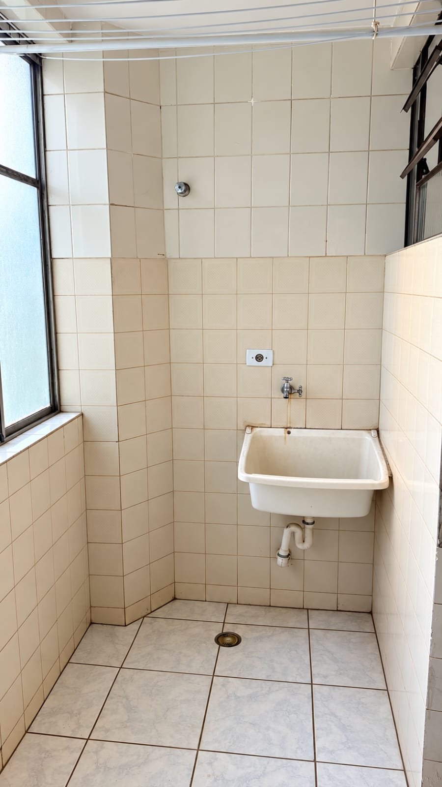 Apartamento com 3 Quartos, 50 m² e 1 Vaga na Zona 07 - Maringá/PR