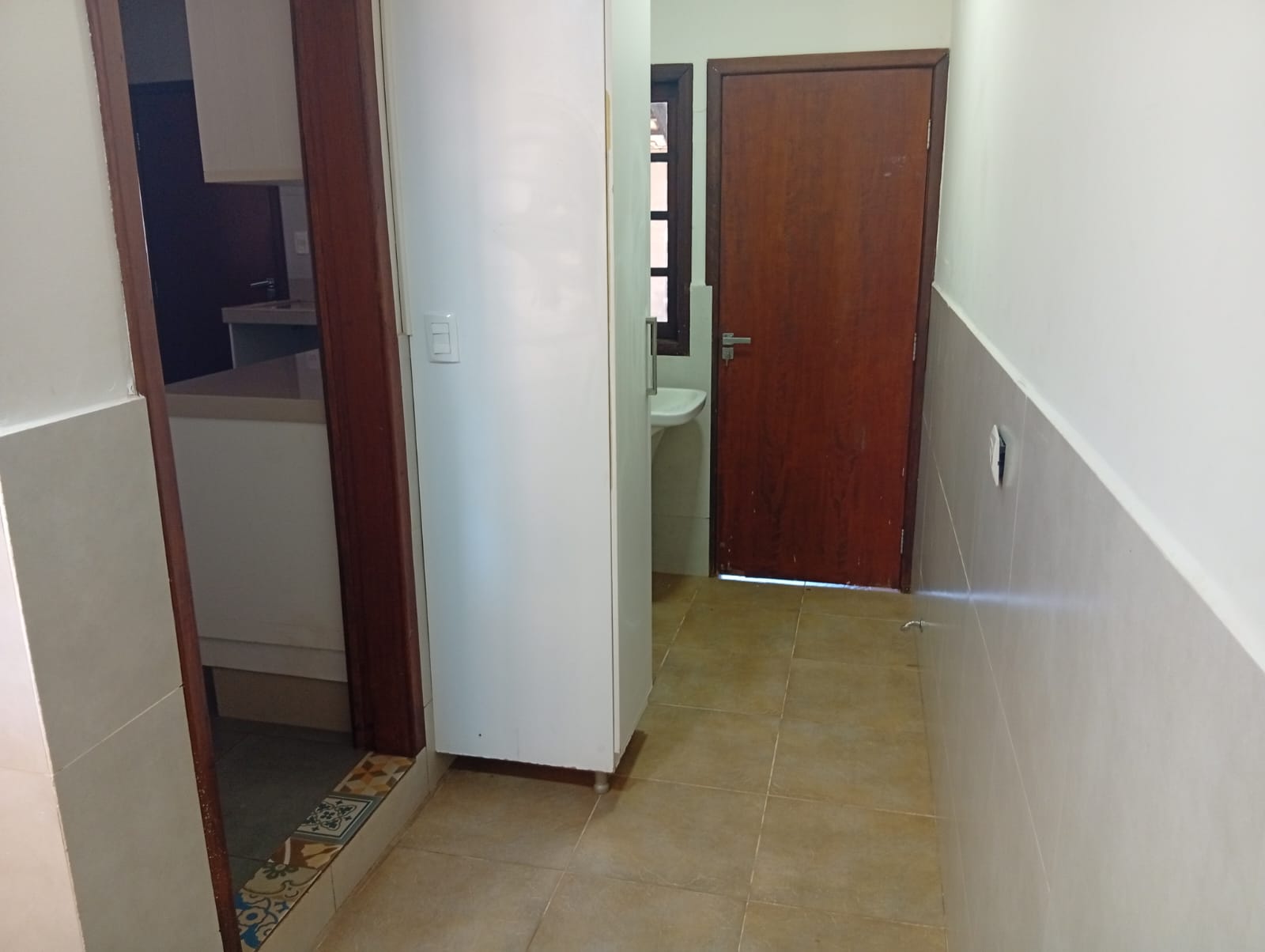 Sobrado com 4 Quartos, Suíte e Piscina para Locação no Jardim Iguaçu – Maringá
