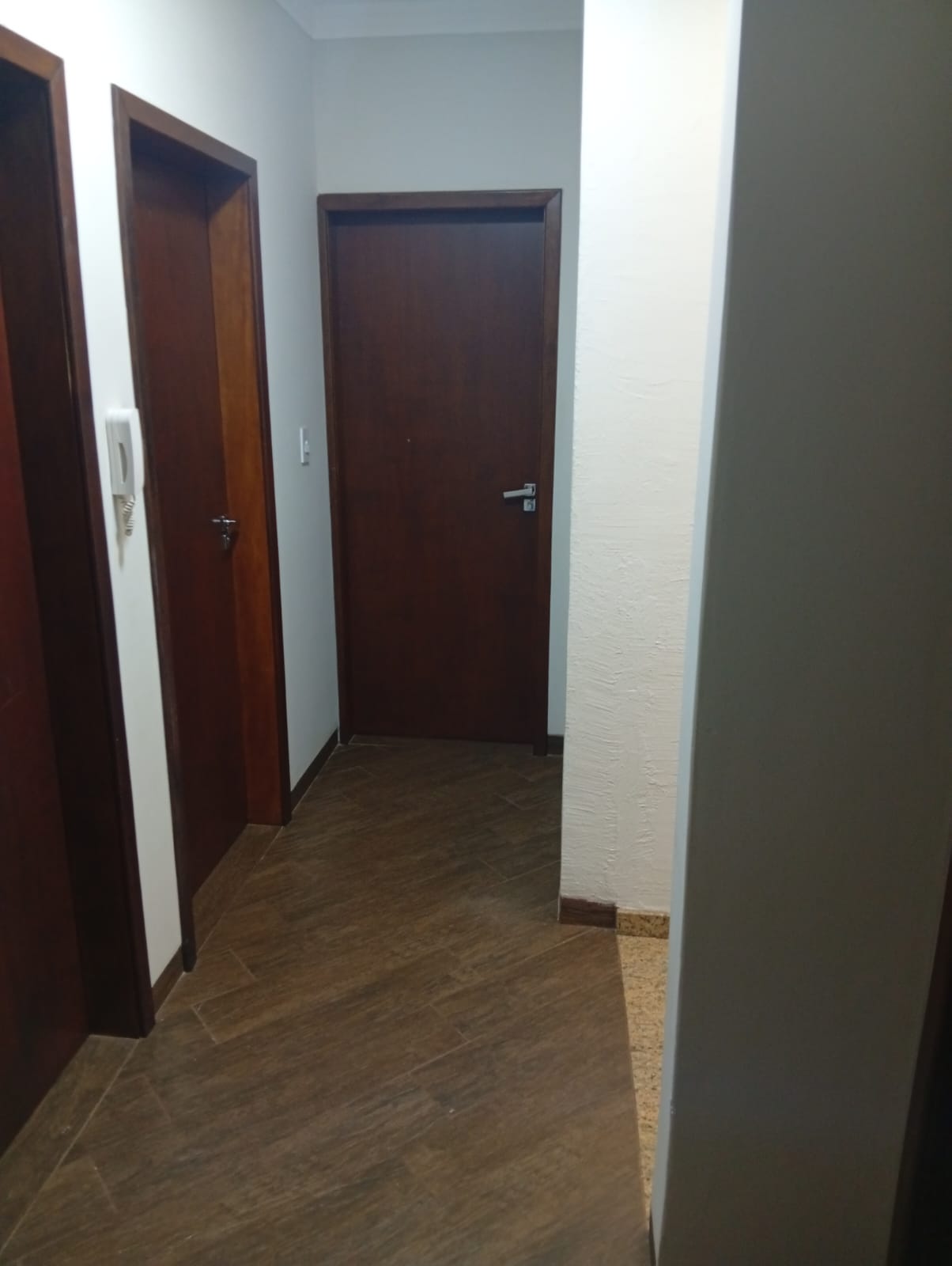 Sobrado com 4 Quartos, Suíte e Piscina para Locação no Jardim Iguaçu – Maringá