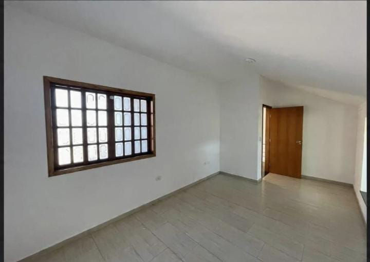 Mais espaço para sua família: casa com 4 quartos e piscina para alugar por R$ 5 mil