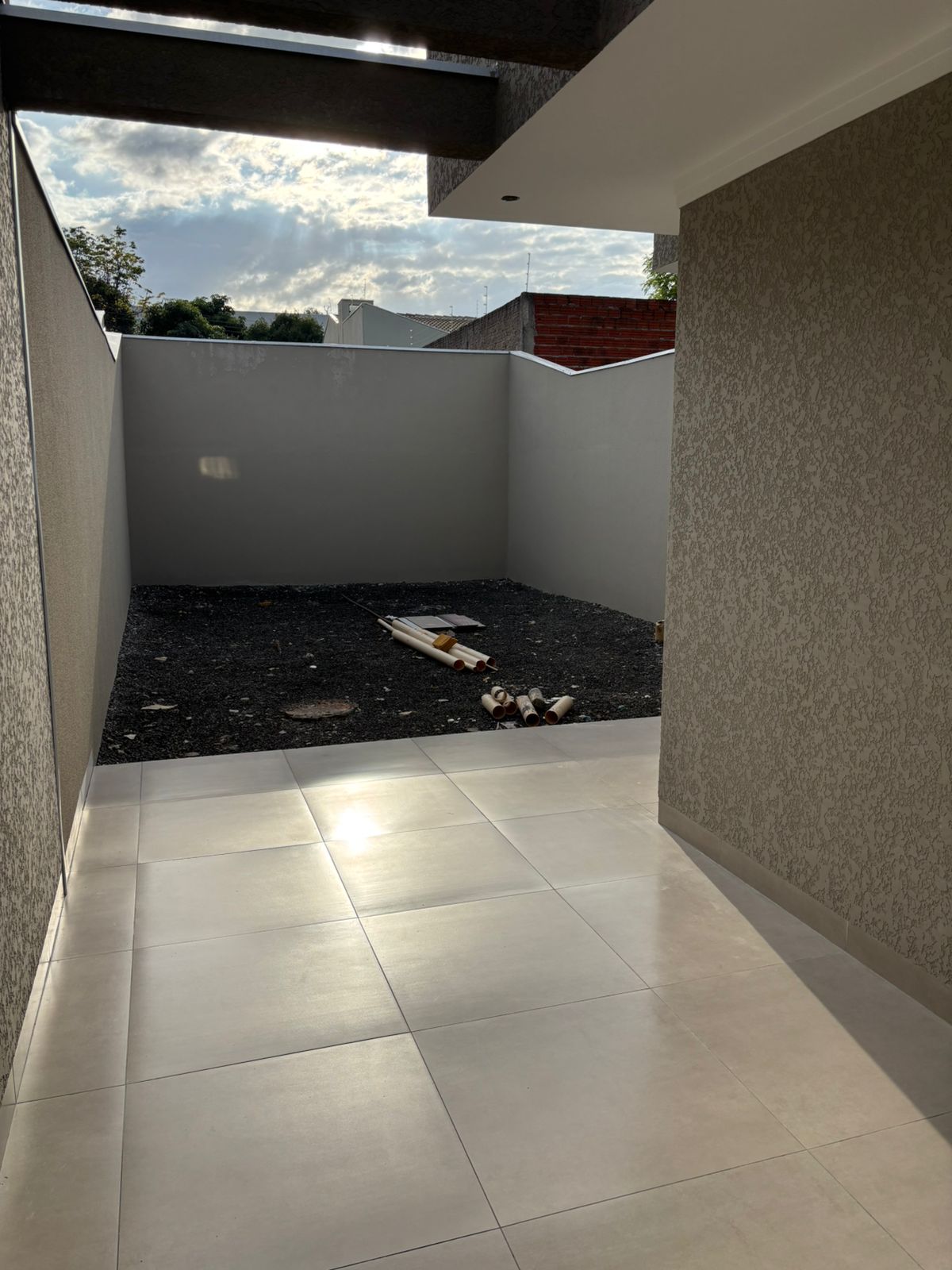 Casa Moderna com 1 Suíte e Área Gourmet à Venda em Maringá/PR
