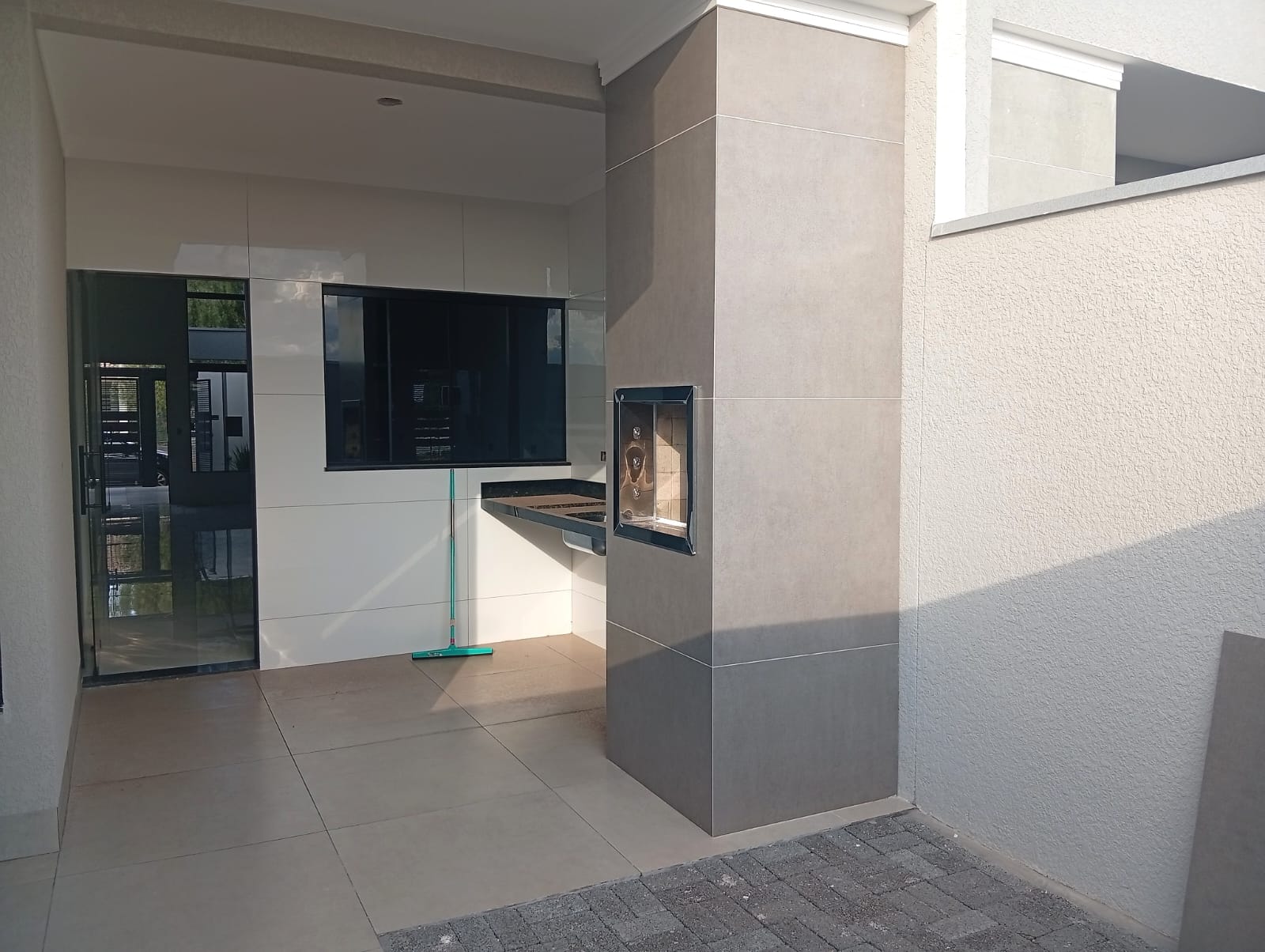 *Sua casa nova em Sarandi: suíte, churrasqueira e jardim de inverno!*