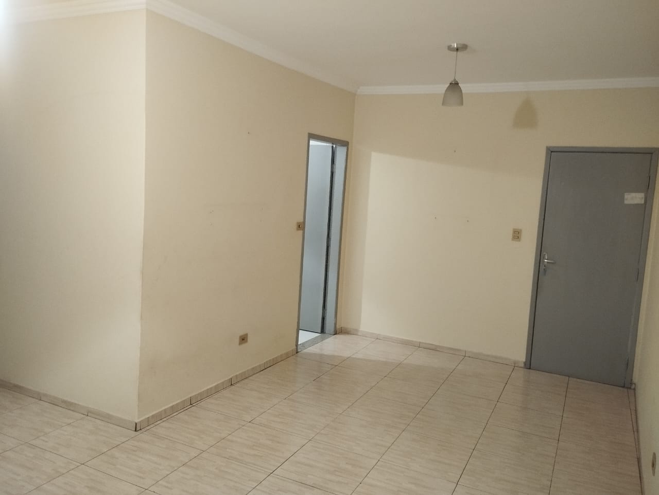 Aluga-se sobreloja  2 Quartos + 1 Suíte
