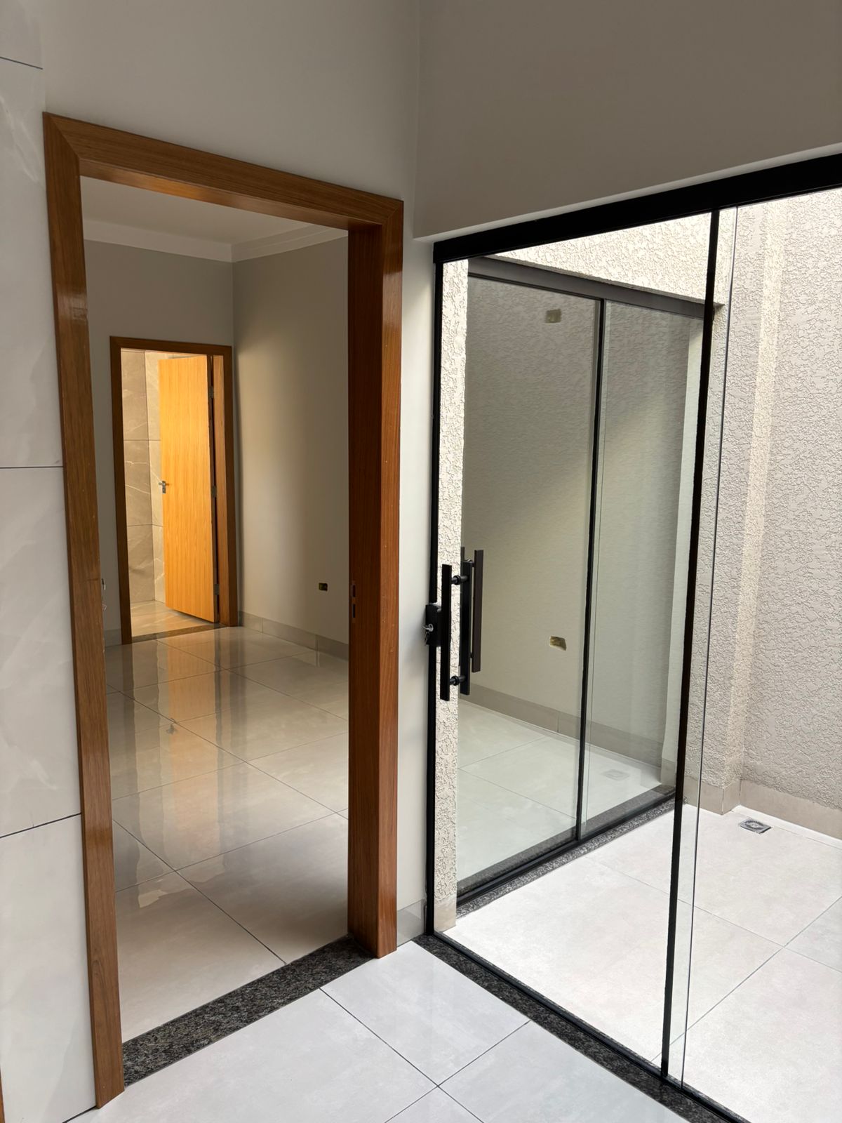 Casa Moderna com 1 Suíte e Área Gourmet à Venda em Maringá/PR