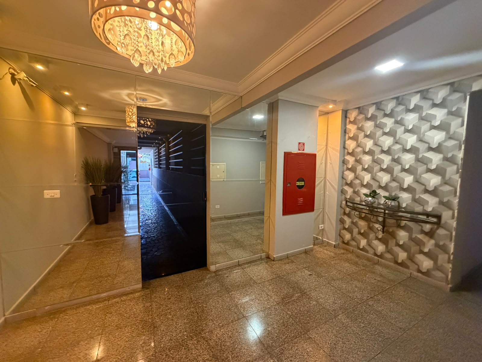 Apartamento com 2 Quartos, 90 m² na Zona 07 - Maringá/PR
