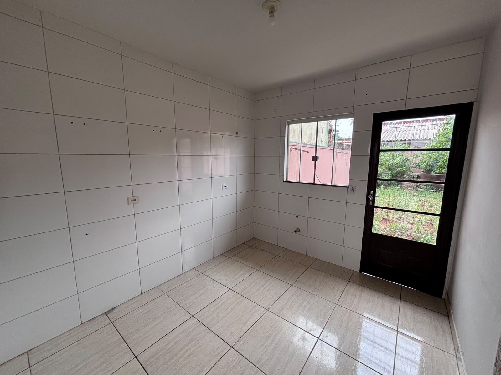 Casa com 2 Quartos e 2 Vagas, 80m² - Jardim Monterey, Sarandi/PR